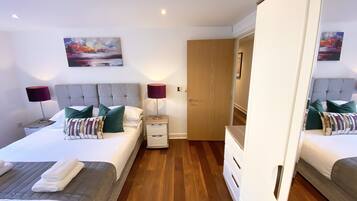 Căn hộ, 2 phòng ngủ | Trang bị nội thất với thiết kế riêng biệt, bàn ủi/dụng cụ ủi quần áo