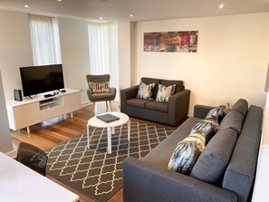 Apartment, 2 Bedrooms | Living area | 43-inch flat-screen TV with digital channels, Smart TV, Netflix - The Hawking (Oxford)