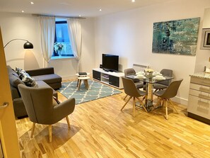 Apartment, 1 Bedroom | In-room dining