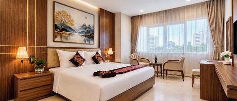 Suite Luxe, bain à remous, vue ville | Literie de qualité supérieure, minibar, coffres-forts dans les chambres