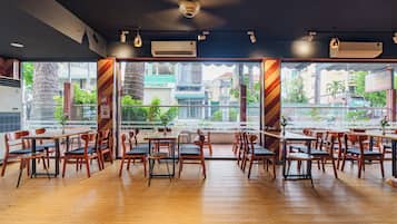 Breakfast, lunch, dinner served; local cuisine