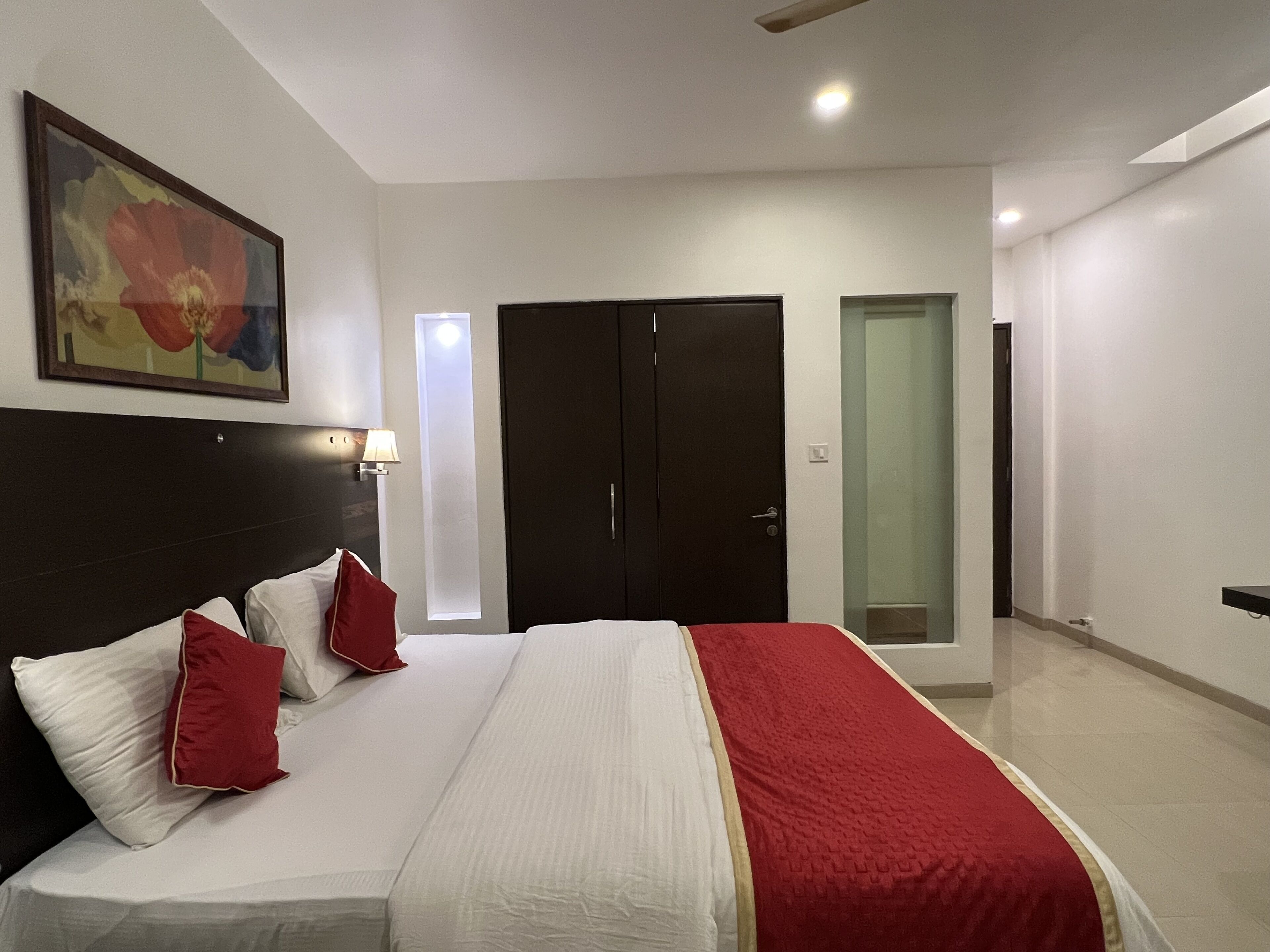 Deluxe Double Room, 1 Queen Bed, City View | Premium bedding, pillowtop beds, individually furnished, desk