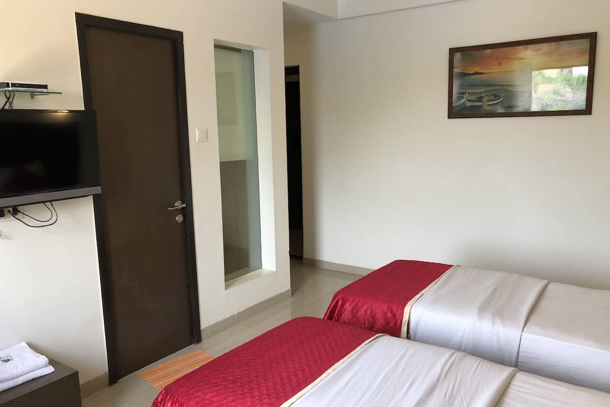Premium bedding, pillow-top beds, individually furnished, desk