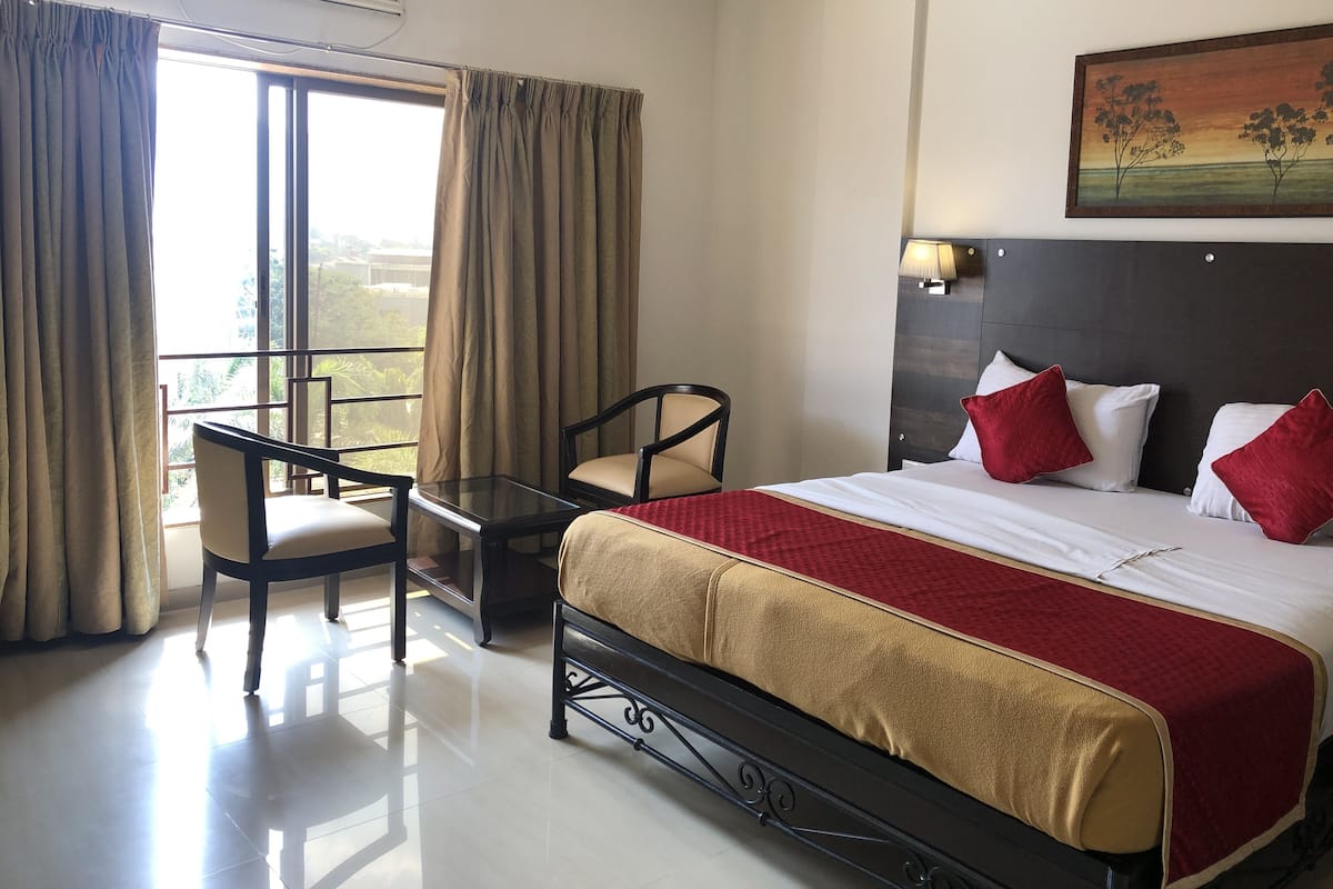 Premium bedding, pillow-top beds, individually furnished, desk