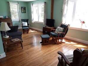 TV, books, stereo - On Sebasco Estates, 4 Bedroom House, Ocean Views, Close to Beaches and Golfing. (Phippsburg)