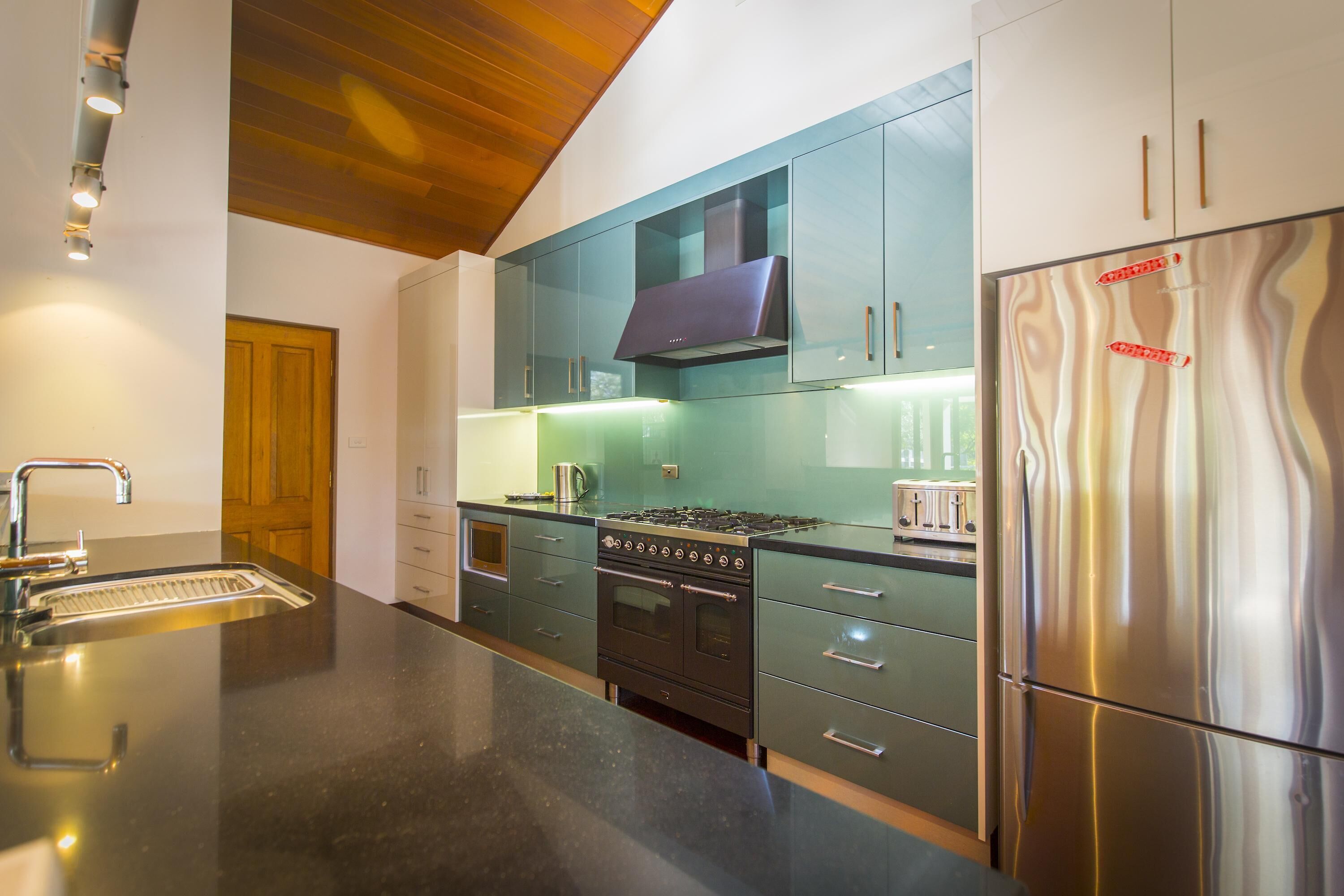 Potteroo - Stylish 4 bedroom family friendly home with private pool — image 8