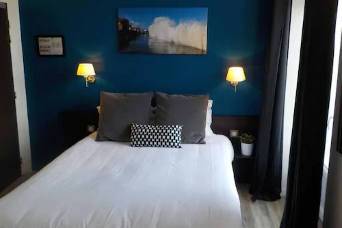 Quarto casal, 1 cama de casal, para não fumantes | Escrivaninha, Wi-Fi de cortesia, individualmente decorados