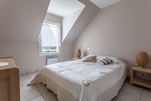 Family House, 2 Bedrooms, Non Smoking, Kitchen | View from room