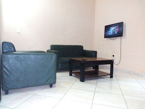Minibar, desk, bed sheets - Eliata Hotel & Suites (Lagos)