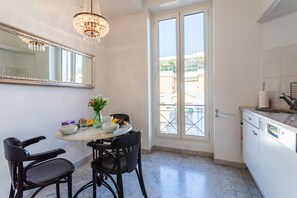 Fridge, microwave, oven, dishwasher
