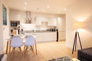 43-inch flat-screen TV with digital channels, Smart TV, Netflix - King Edward Apartments (Windsor)