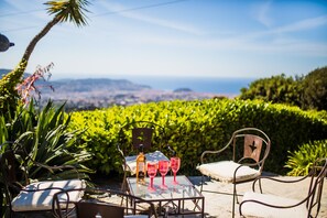 Outdoor dining - LOU MAS SOUBRAN VI2083 by RIVIERA HOLIDAY HOMES (Niza)