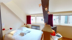 Iron/ironing board, free WiFi, bed sheets