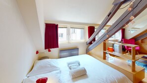 Iron/ironing board, free WiFi, bed sheets - loft pelletiers city center up to 4 (Strasbourg)
