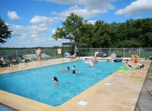 Seasonal outdoor pool, pool umbrellas, sun loungers