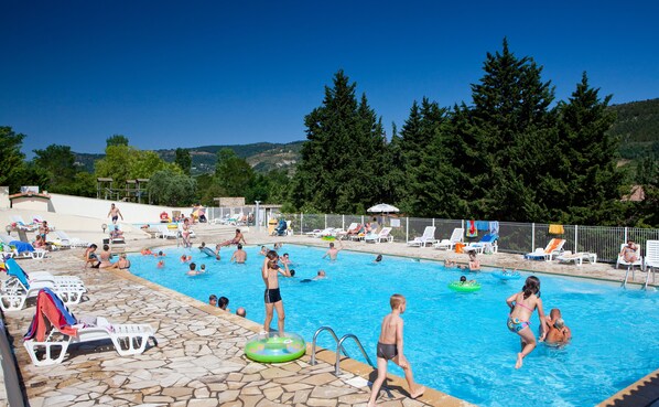 Outdoor pool, open 10:00 AM to 7:00 PM, sun loungers