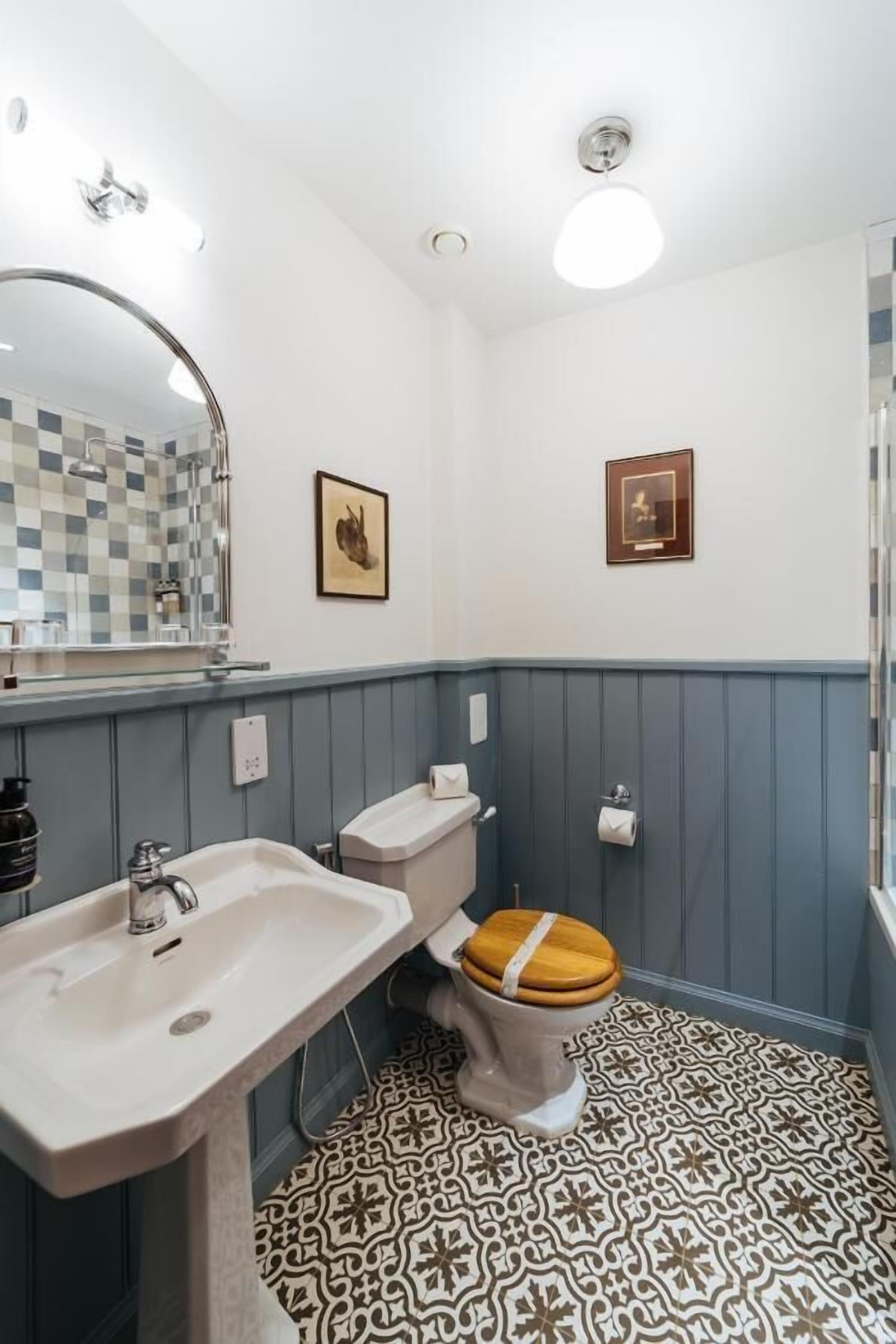 Rainfall showerhead, free toiletries, hair dryer, bathrobes