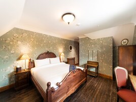 Deluxe Manor Double - Pet friendly | Roupas de cama premium, camas Select Comfort, cofres nos quartos