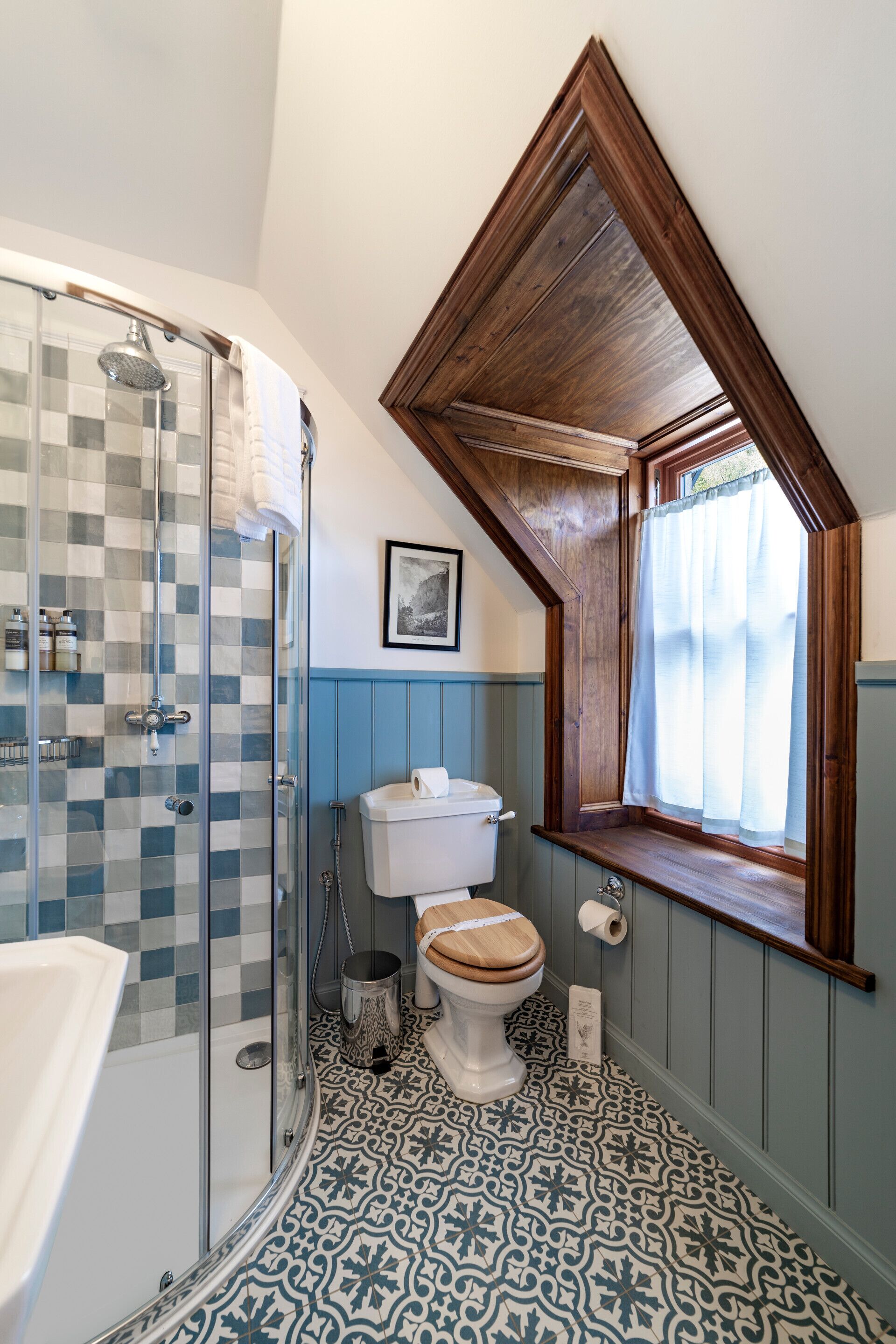 Rainfall showerhead, free toiletries, hair dryer, bathrobes