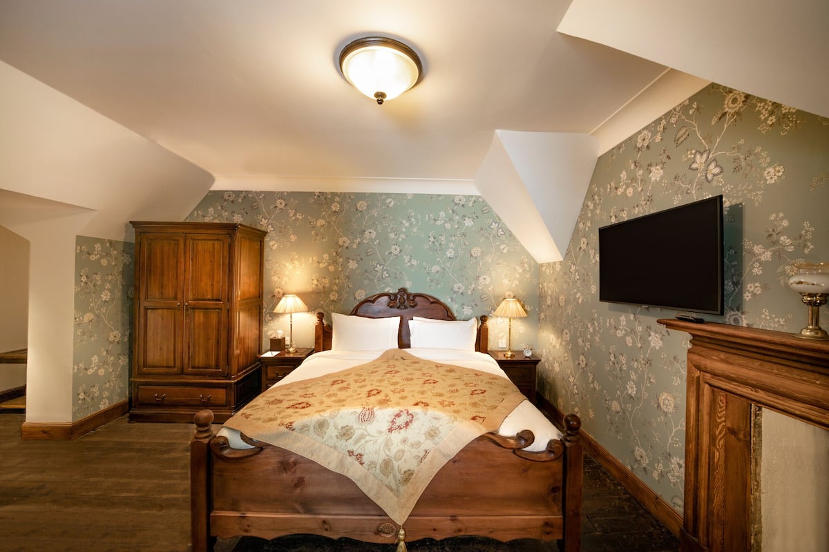 Rhododendron Suite | Luxe beddengoed, Select Comfort-bedden, een kluis op de kamer