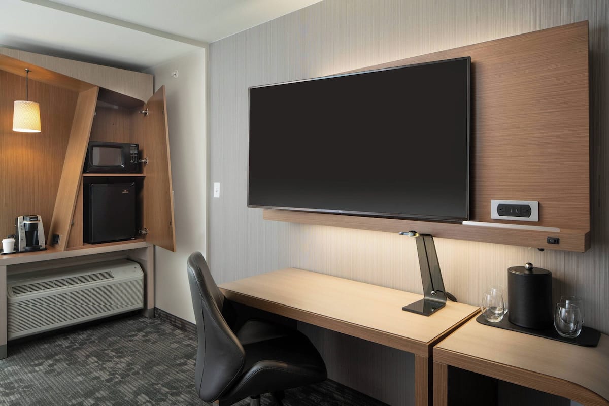 in-room safe, individually decorated, individually furnished, desk