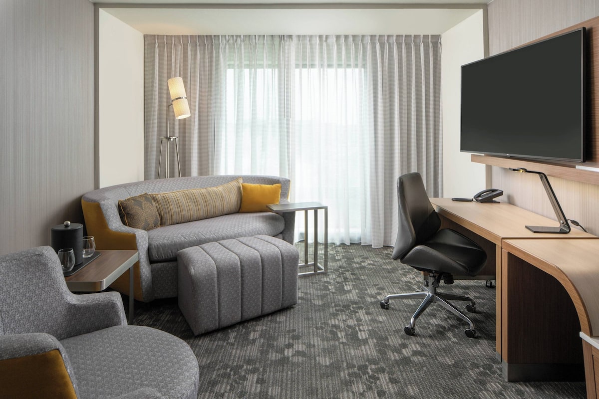 Suite, 1 Bedroom | Living room | 55-inch flat-screen TV with premium TV channels, TV, Netflix