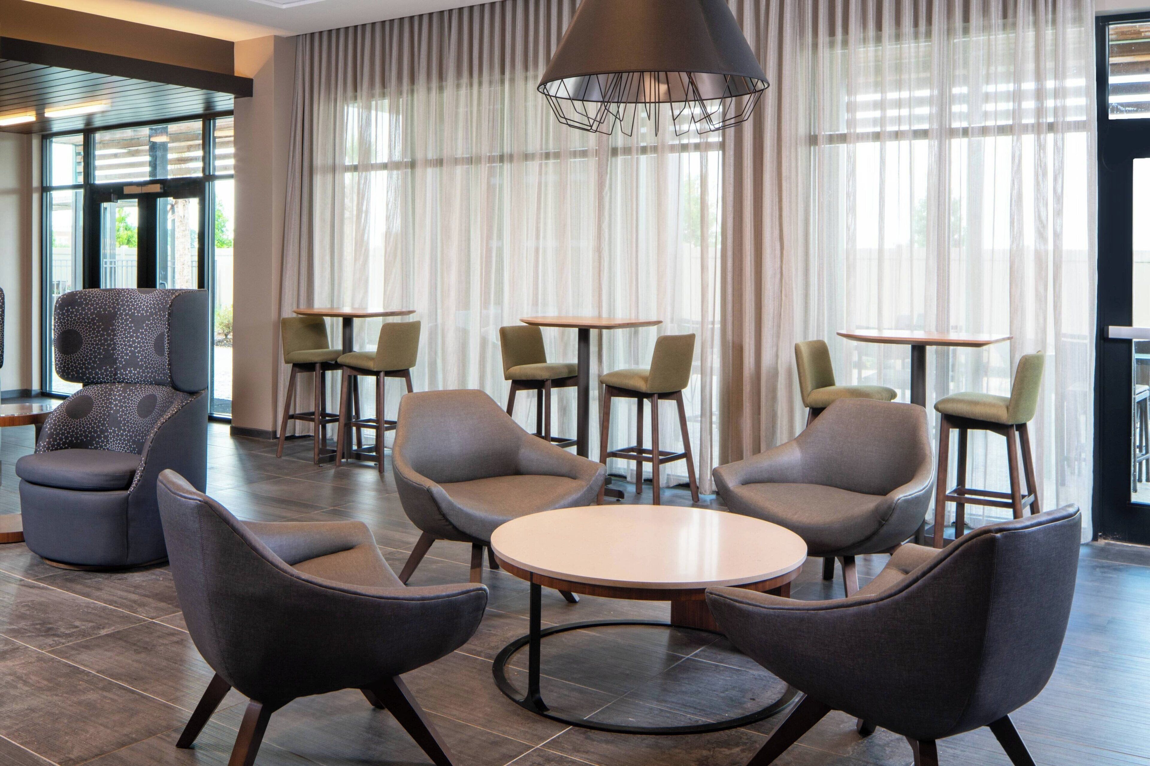 breakfast and dinner served, american cuisine