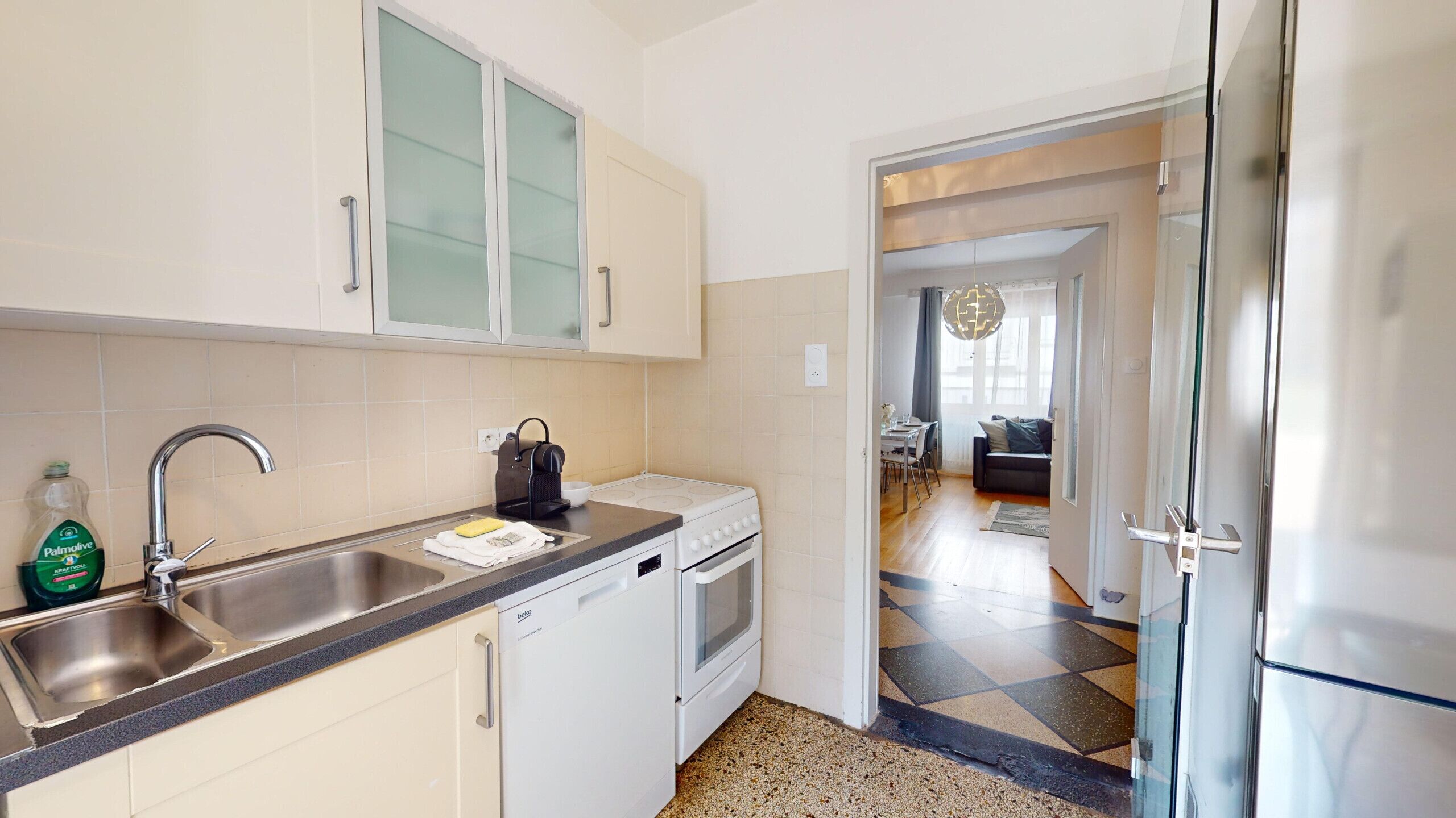 Kühlschrank, Mikrowelle, Ofen, Geschirrspüler