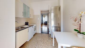 Réfrigérateur, micro-ondes, four, lave-vaisselle