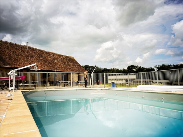 Seasonal outdoor pool, pool loungers