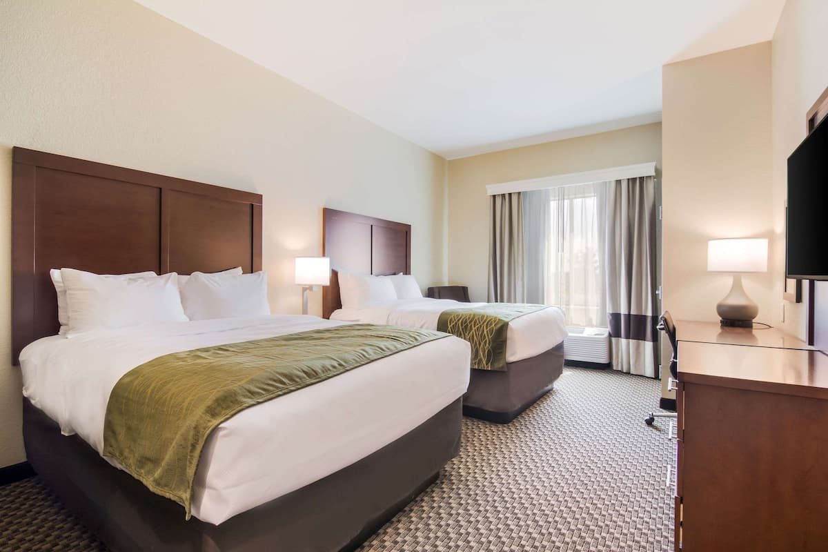 Standard Room, 2 Katil Ratu (Queen), Non Smoking | 1 bilik tidur, meja, ruang kerja komputer riba