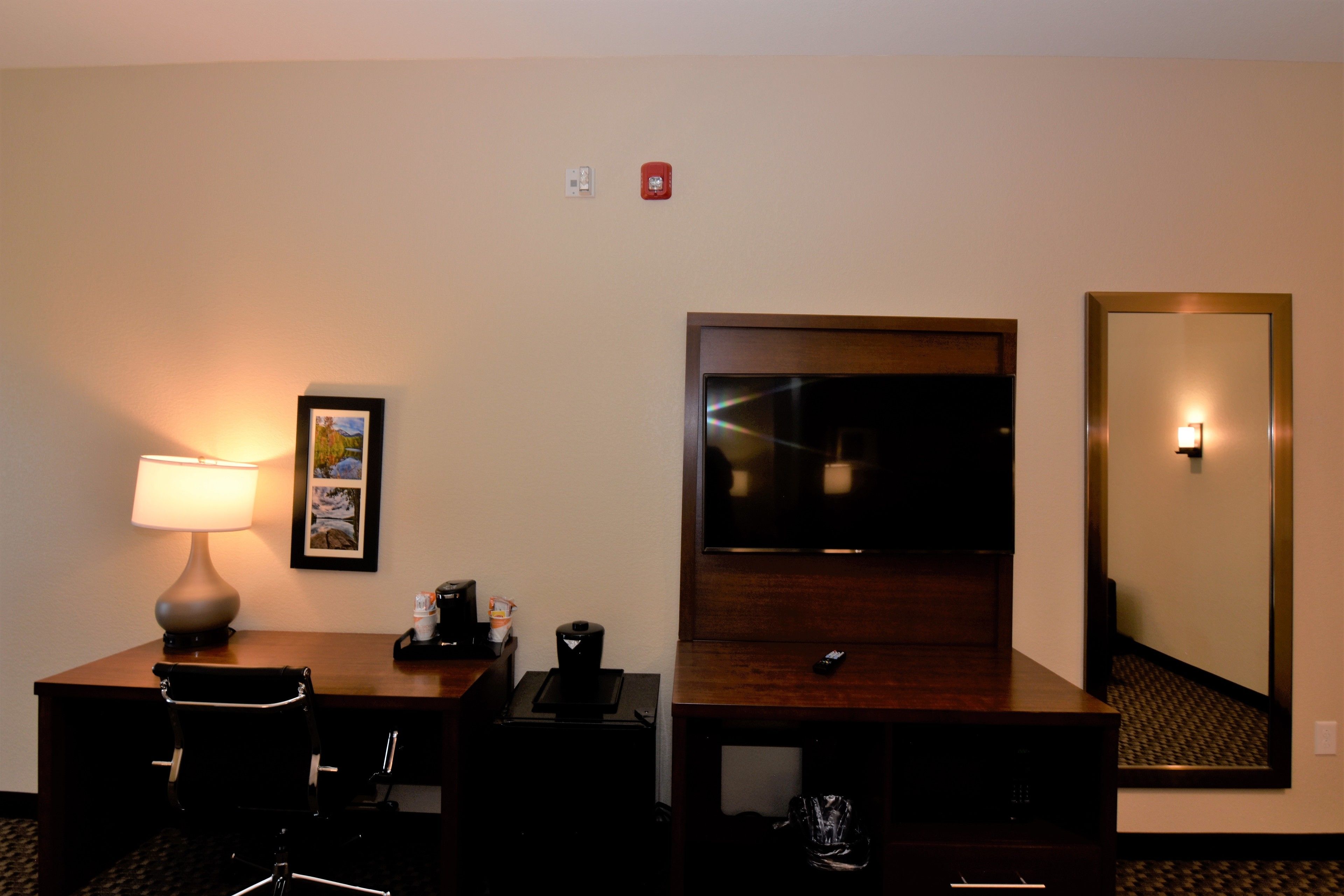 suite, 1 king bed, non smoking | 1 bedroom, desk, laptop workspace, blackout curtains