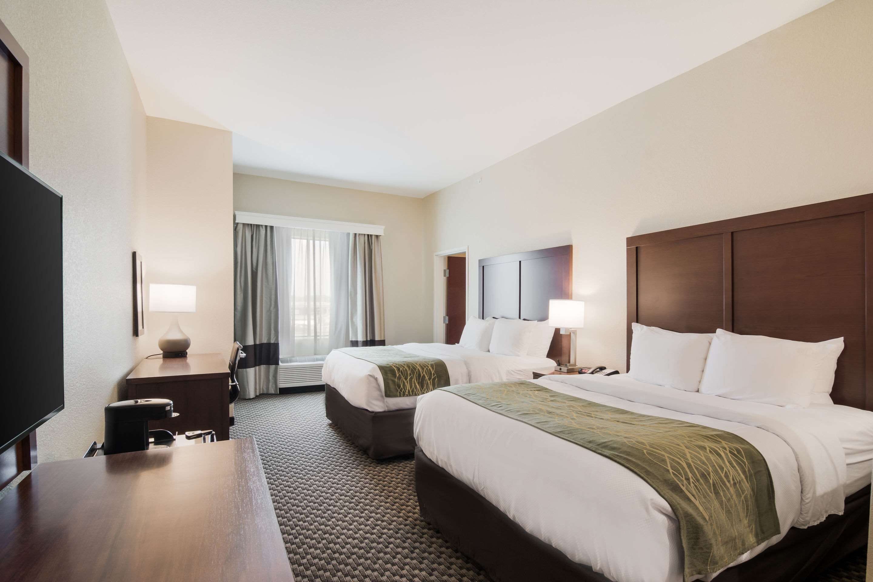 1 bedroom, desk, laptop workspace, blackout curtains