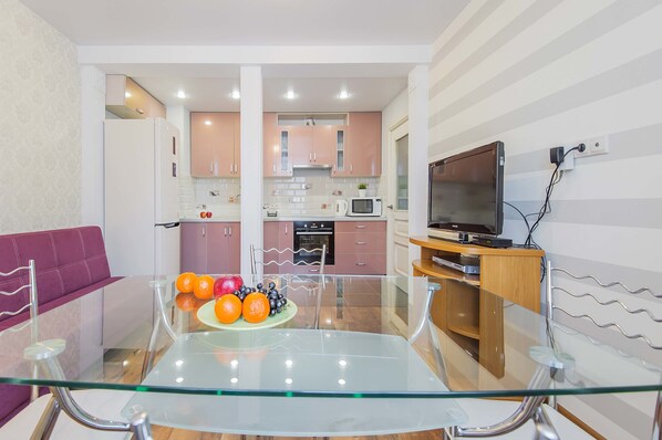 Design-Apartment, Mehrere Betten, Nichtraucher, Stadtblick | Eigene Küche | Kühlschrank, Mikrowelle, Ofen, Herdplatte