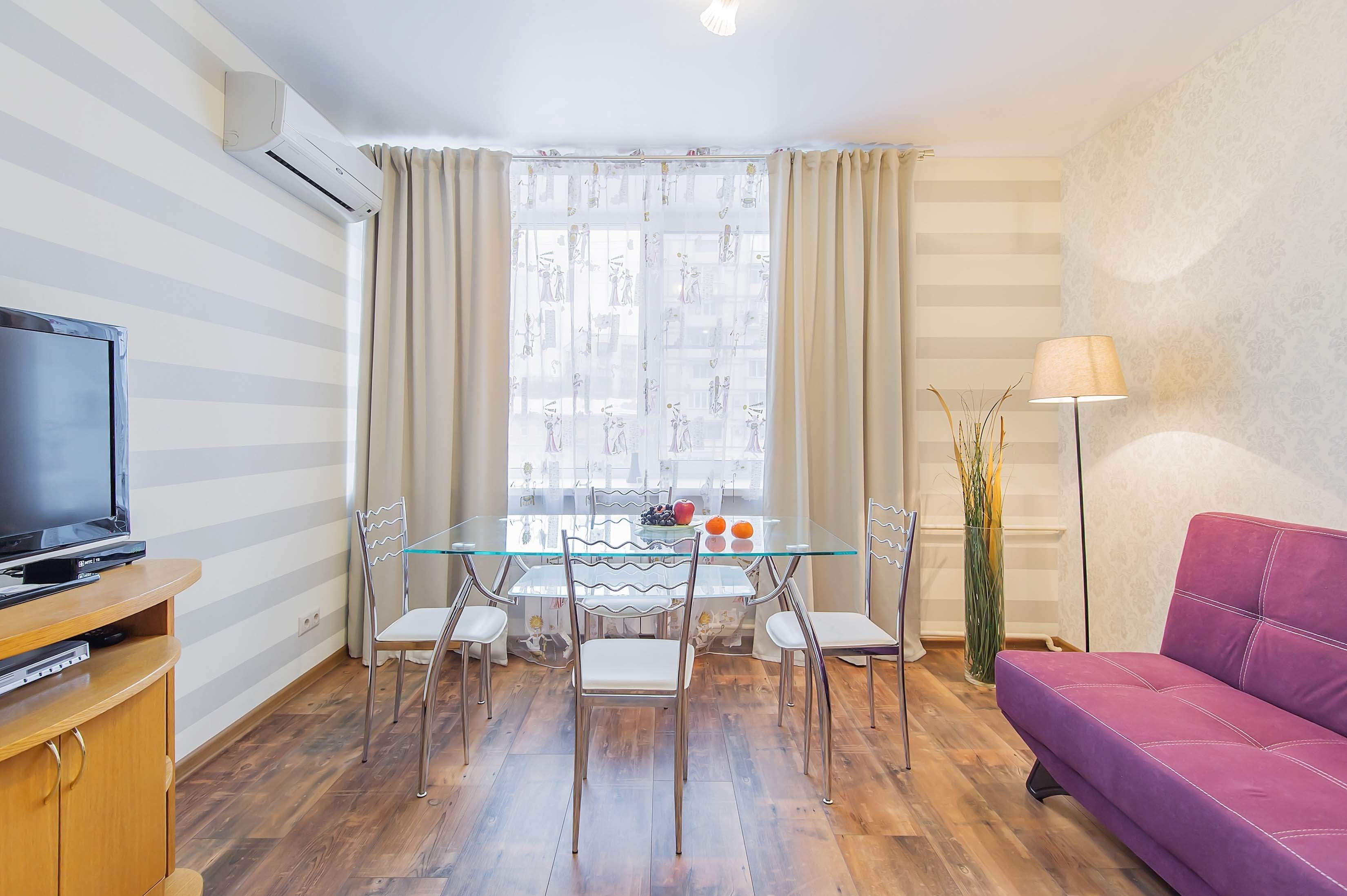 Design-Apartment, Mehrere Betten, Nichtraucher, Stadtblick | Wohnbereich | Plasmafernseher