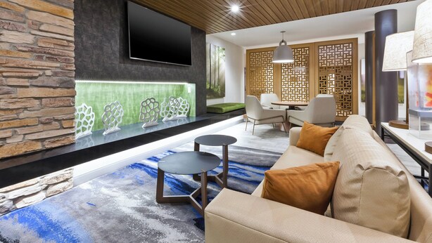 Lobby-lounge