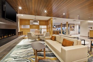 Lobby - Fairfield Inn & Suites by Marriott Kalamazoo (Kalamazoo)