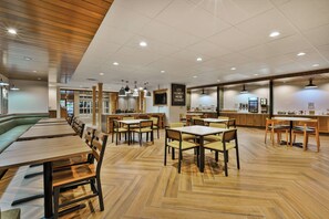 Free daily buffet breakfast - Fairfield Inn & Suites by Marriott Kalamazoo (Kalamazoo)