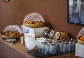 Daily buffet breakfast for a fee