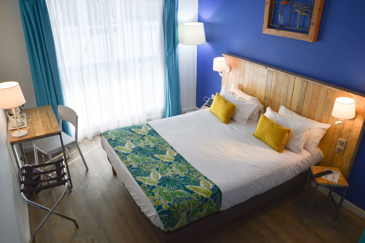 comfort room | in-room safe, desk, free cots/infant beds, free wifi