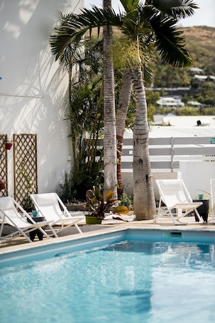 Outdoor pool, pool umbrellas, sun loungers