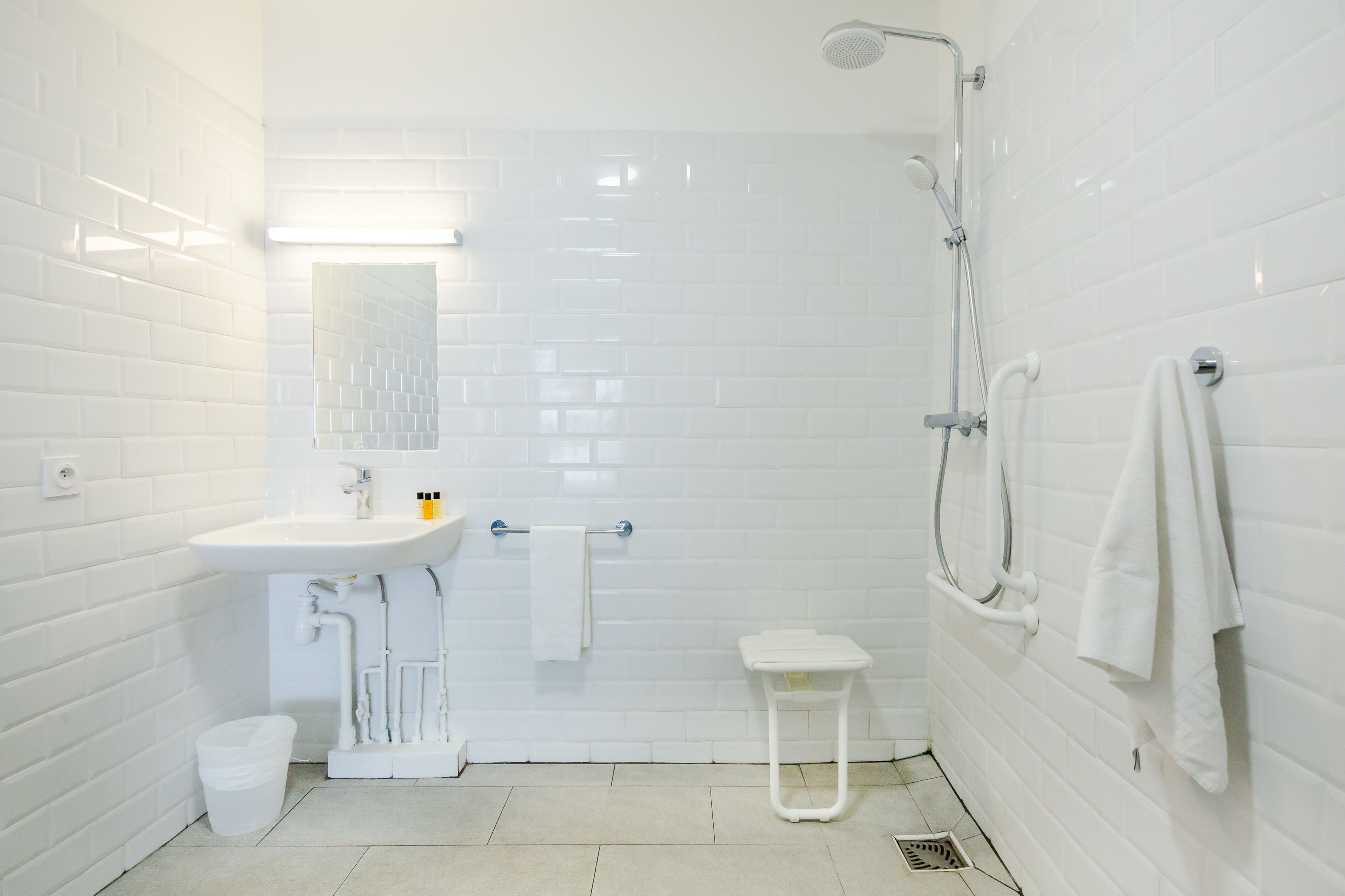 room, accessible | bathroom | shower, free toiletries, hair dryer, towels