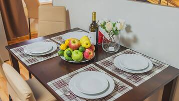 Familienapartment | Eigene Küche | Großer Kühlschrank, Mikrowelle, Ofen, Herdplatte