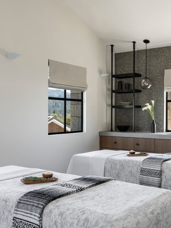 Couples treatment rooms, hot tub, steam room, body treatments