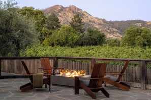 Villa Premier, 3 habitaciones, piscina privada (Hot Tub | Vineyard And Mountain) | Terraza o patio