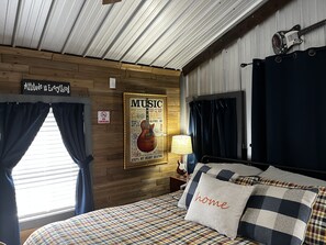 1 غرفة نوم ومكواة/لوح كي وواي فاي مجانًا وملاءات أسرّة