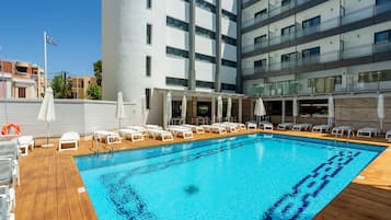City-suite - 1 kingsize-seng - udsigt til pool | Udsigt fra værelset