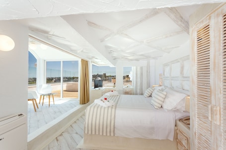 Deluxe Suite, 1 King Bed, Sea View, Executive Level | Premium bedding, free minibar, in-room safe, individually decorated. Rhodos Horizon City- Adults only