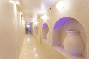 Ropa de cama de alta calidad y minibar con artículos gratuitos 