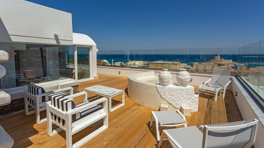 Rhodos Horizon City- Adults only